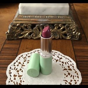 Clinique Different ‘SHY’ Lipstick